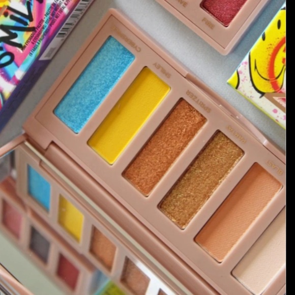 New Urban Decay x Smiley® Naked Eyeshadow Palette - Picture 10 of 13
